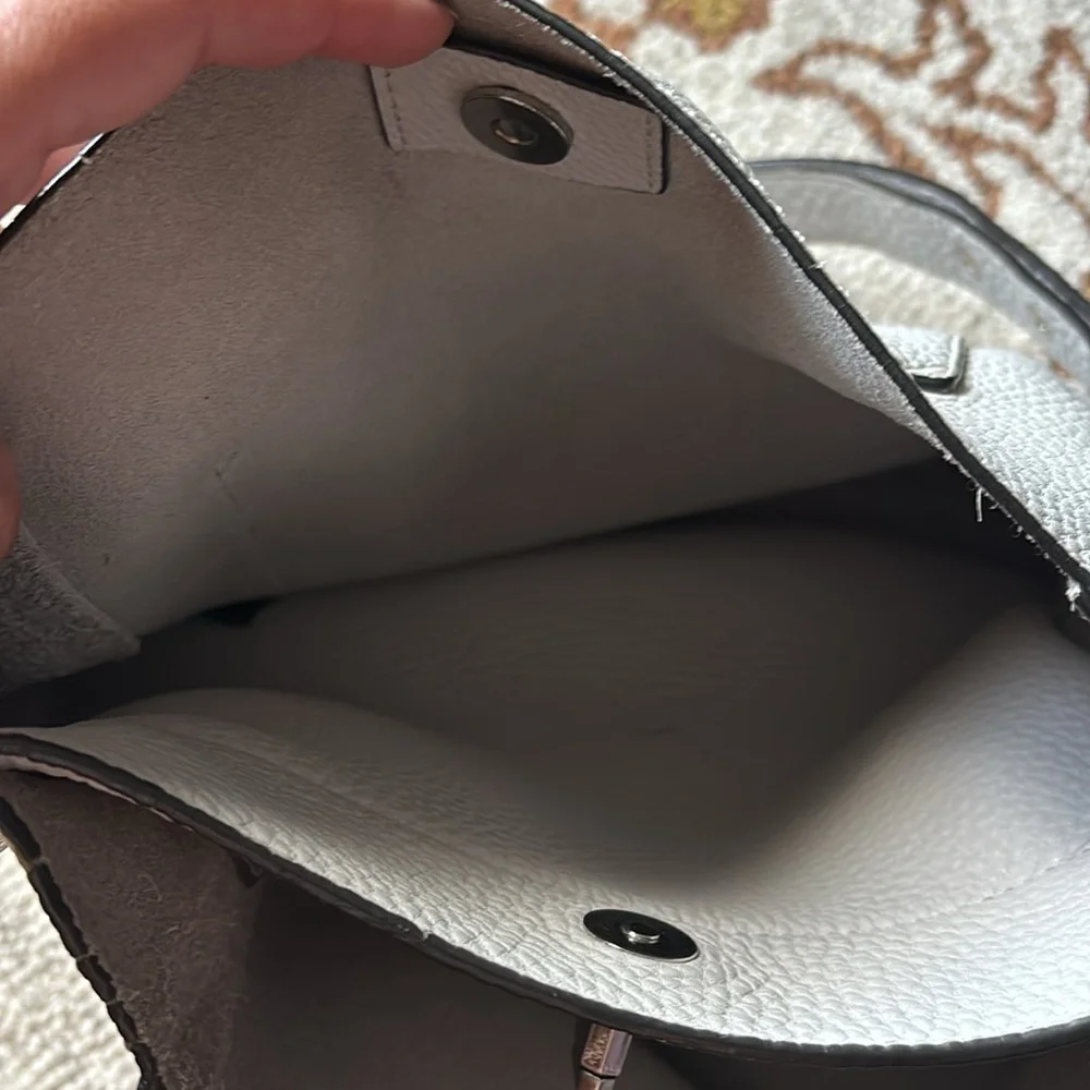 🤍🩶REBECCA MINKOFF Darren Shoulder Bag in Putty